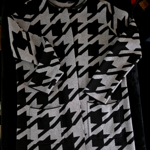 Ann Taylor Factory Bold Houndstooth Cardigan - Picture 1 of 3